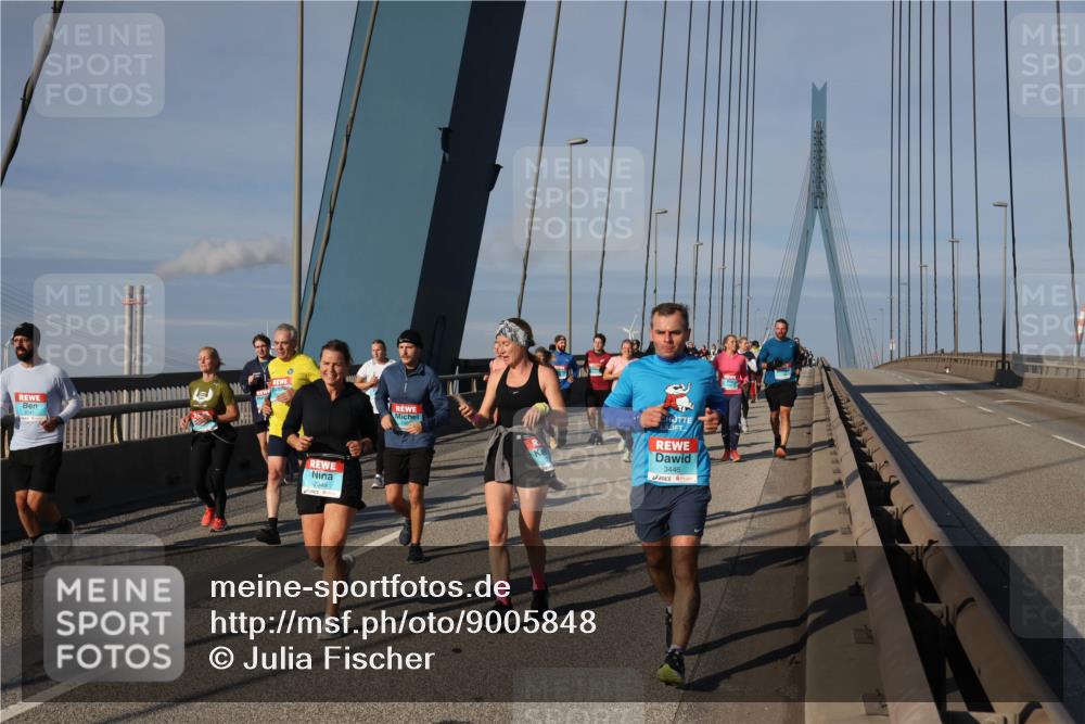 03.10.2025 - Köhlbrandbrückenlauf Julia Fischer http://msf.ph/oto/9005848 03.10.2025 09:53:39 Position 2 111, 2349, 3446 meine-sportfotos.de
