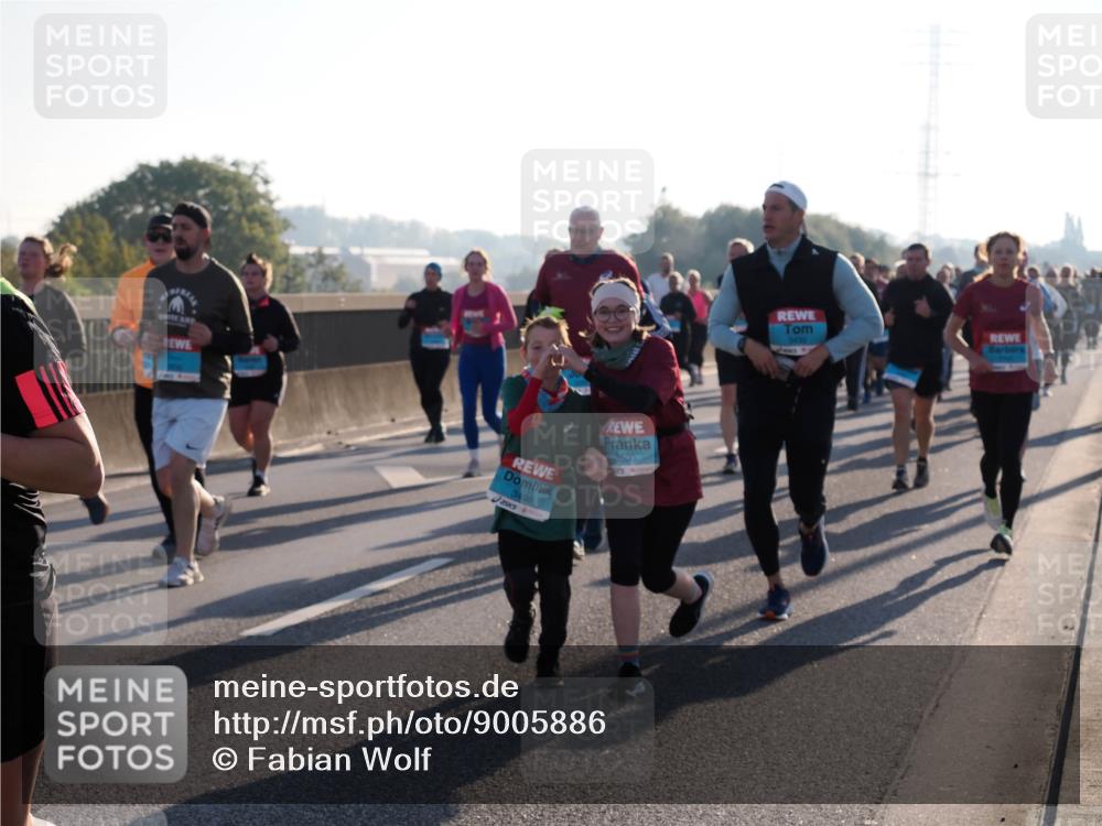 03.10.2025 - Köhlbrandbrückenlauf Fabian Wolf http://msf.ph/oto/9005886 03.10.2025 09:19:26 Position 3 3499, 3500, 3435 meine-sportfotos.de
