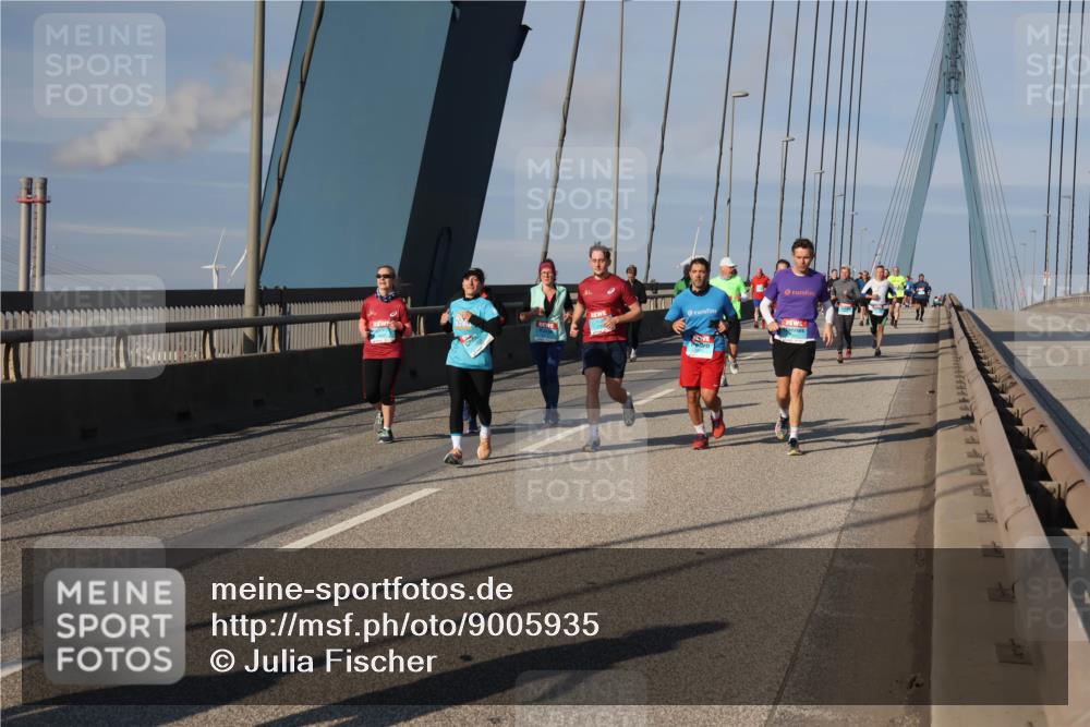 03.10.2025 - Köhlbrandbrückenlauf Julia Fischer http://msf.ph/oto/9005935 03.10.2025 09:53:57 Position 2  meine-sportfotos.de