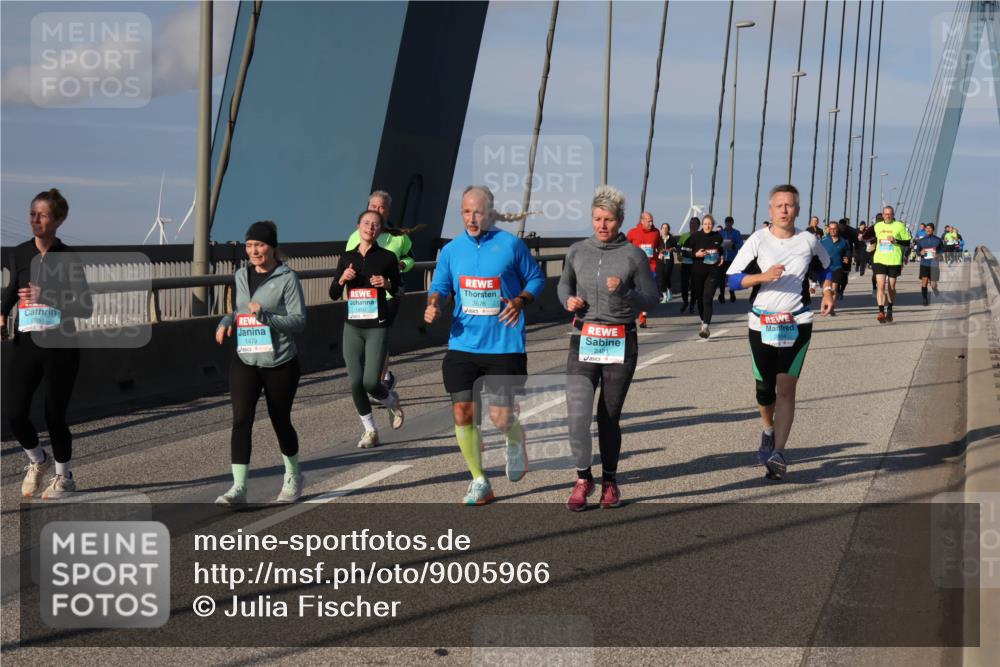 03.10.2025 - Köhlbrandbrückenlauf Julia Fischer http://msf.ph/oto/9005966 03.10.2025 09:54:05 Position 2 2051, 1479, 3676, 1850, 2421 meine-sportfotos.de