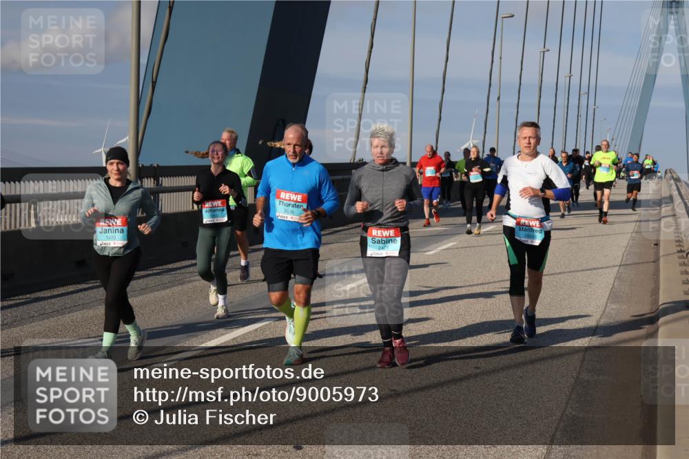 03.10.2025 - Köhlbrandbrückenlauf Julia Fischer http://msf.ph/oto/9005973 03.10.2025 09:54:05 Position 2 1479, 1850, 3676, 2421, 2404 meine-sportfotos.de