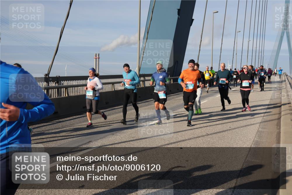 03.10.2025 - Köhlbrandbrückenlauf Julia Fischer http://msf.ph/oto/9006120 03.10.2025 09:54:34 Position 2  meine-sportfotos.de