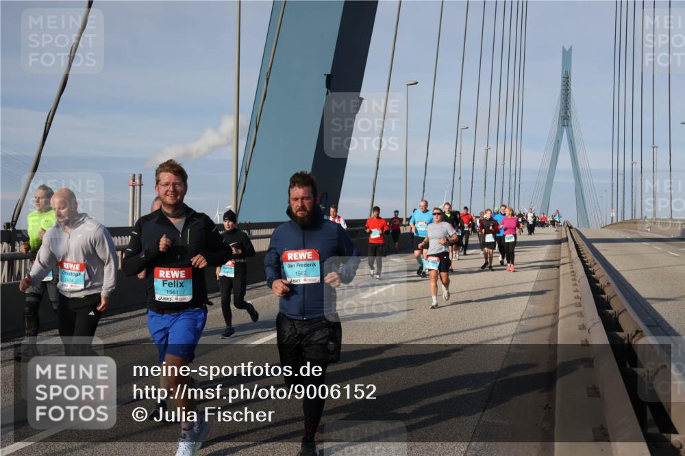 03.10.2025 - Köhlbrandbrückenlauf Julia Fischer http://msf.ph/oto/9006152 03.10.2025 09:54:42 Position 2 2424, 1561, 1562 meine-sportfotos.de