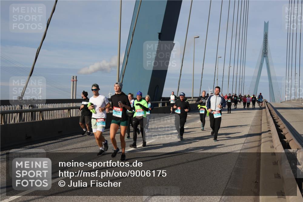 03.10.2025 - Köhlbrandbrückenlauf Julia Fischer http://msf.ph/oto/9006175 03.10.2025 09:54:59 Position 2 2514 meine-sportfotos.de