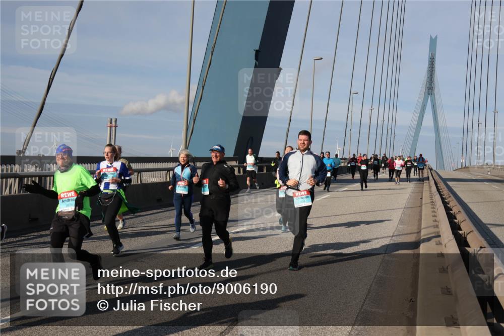 03.10.2025 - Köhlbrandbrückenlauf Julia Fischer http://msf.ph/oto/9006190 03.10.2025 09:55:01 Position 2 2674 meine-sportfotos.de