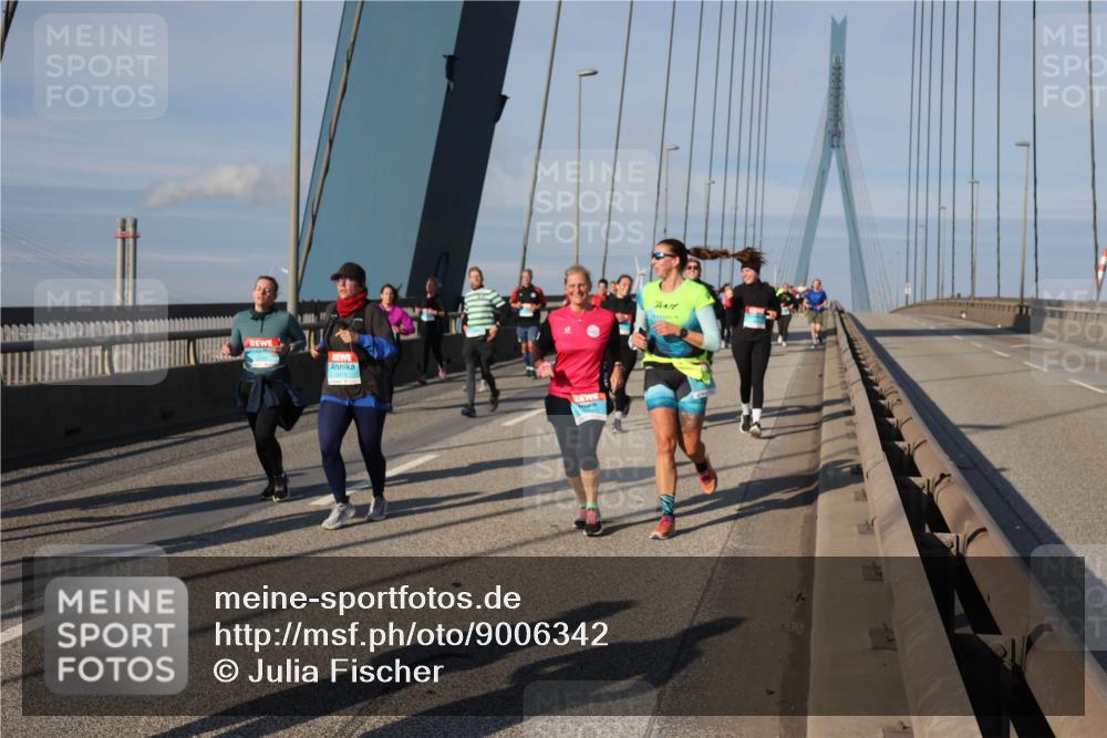 03.10.2025 - Köhlbrandbrückenlauf Julia Fischer http://msf.ph/oto/9006342 03.10.2025 09:55:42 Position 2  meine-sportfotos.de
