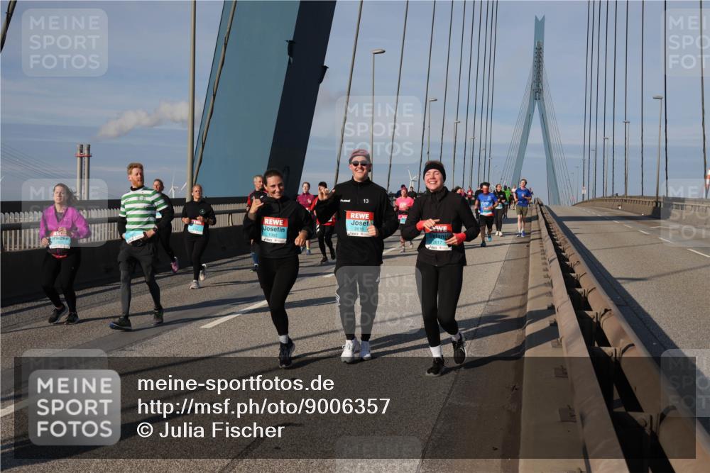 03.10.2025 - Köhlbrandbrückenlauf Julia Fischer http://msf.ph/oto/9006357 03.10.2025 09:55:44 Position 2 13, 1992, 2616, 2617 meine-sportfotos.de