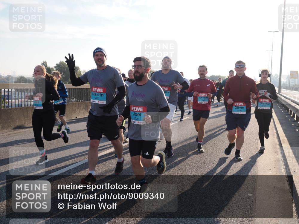03.10.2025 - Köhlbrandbrückenlauf Fabian Wolf http://msf.ph/oto/9009340 03.10.2025 09:21:03 Position 3 3027, 3026, 1945, 2150, 2471 meine-sportfotos.de