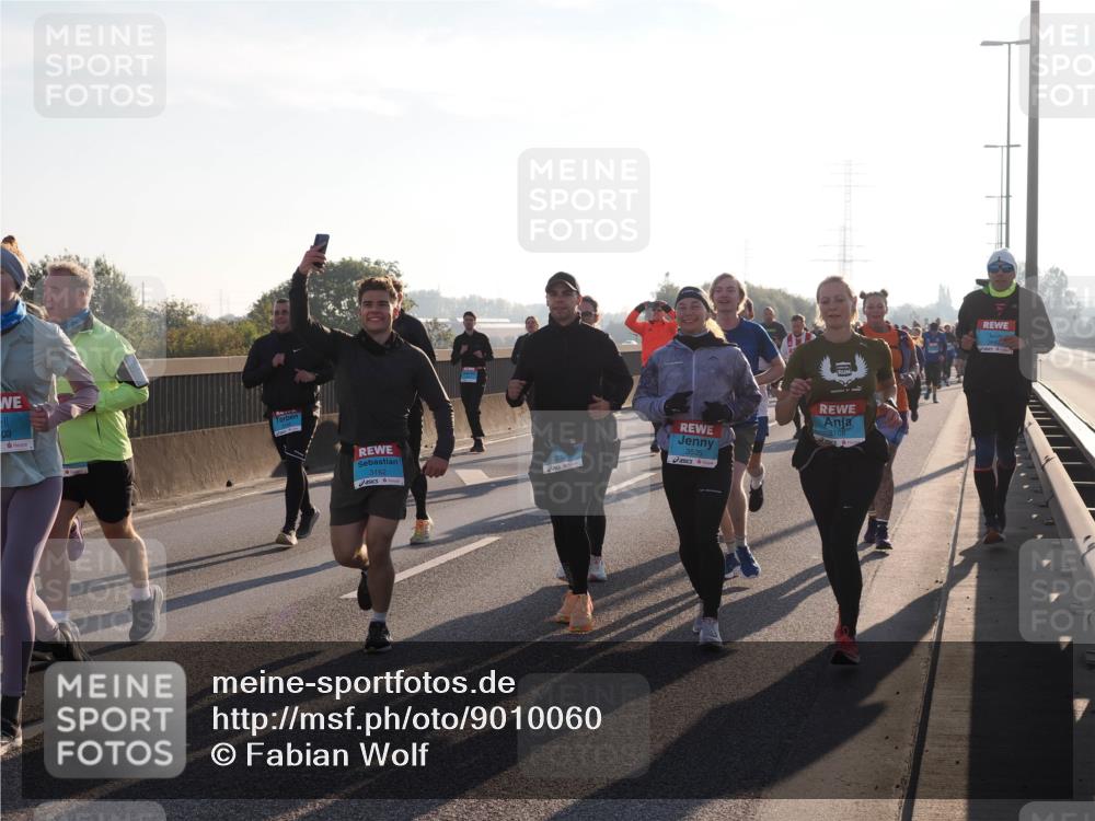 03.10.2025 - Köhlbrandbrückenlauf Fabian Wolf http://msf.ph/oto/9010060 03.10.2025 09:21:23 Position 3 03, 3162, 3535, 3108 meine-sportfotos.de