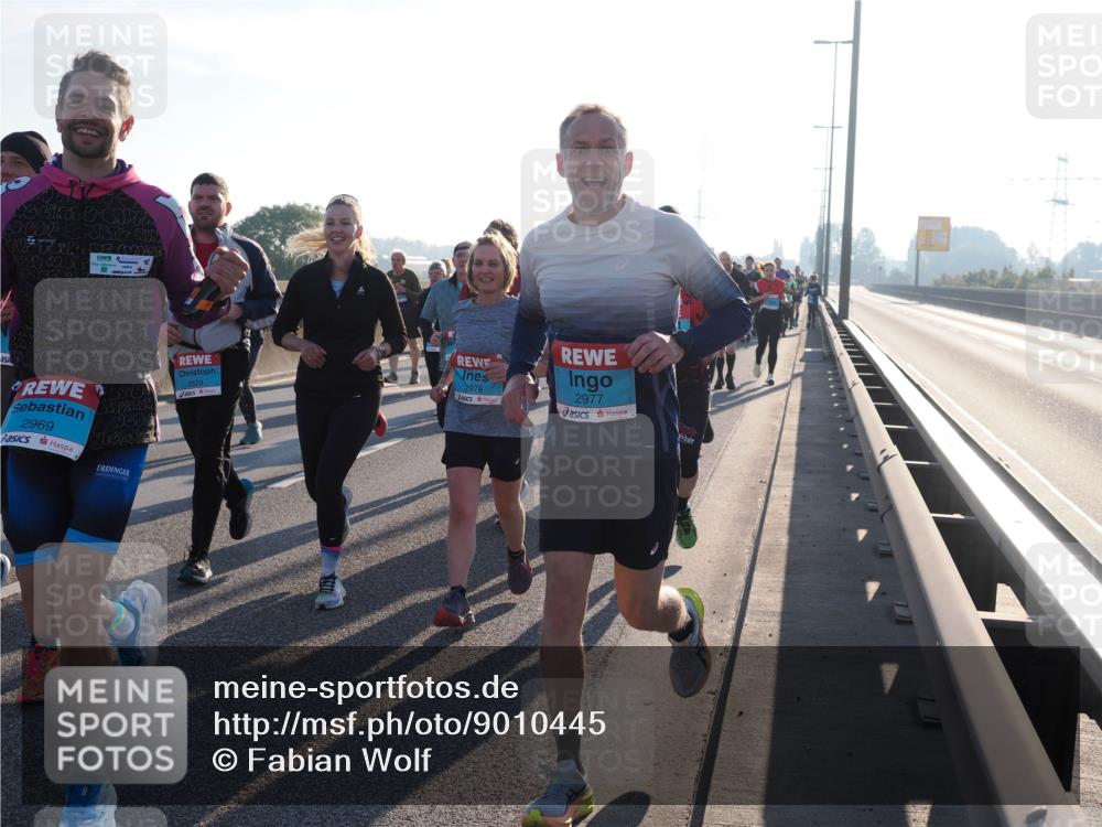 03.10.2025 - Köhlbrandbrückenlauf Fabian Wolf http://msf.ph/oto/9010445 03.10.2025 09:21:43 Position 3 2969, 63142520, 2978, 2977 meine-sportfotos.de