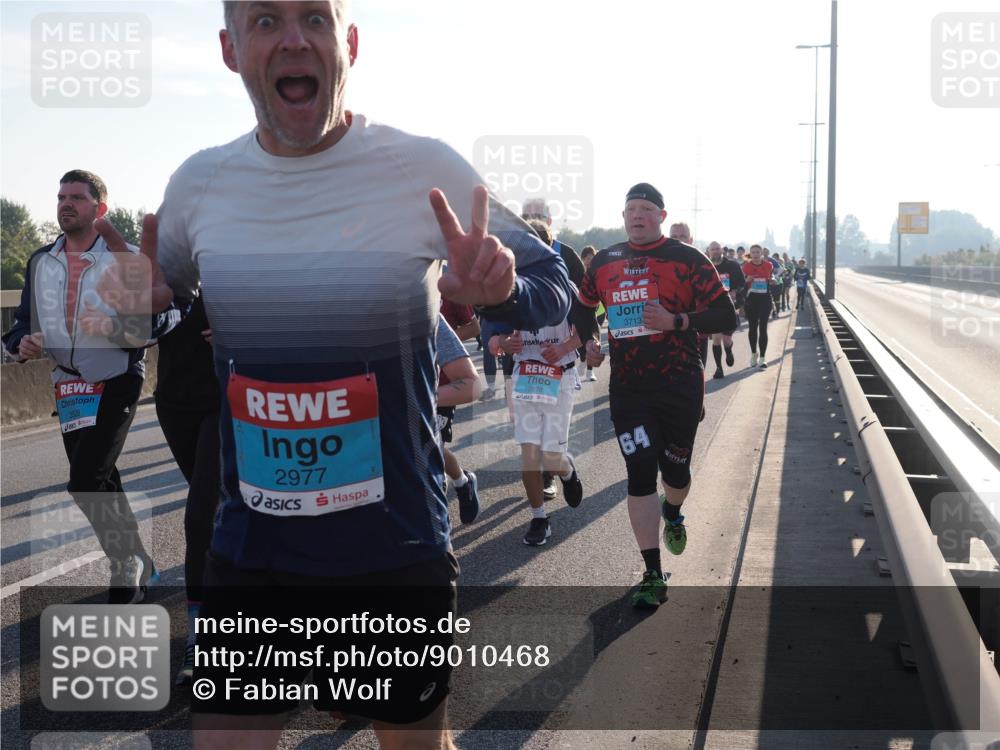03.10.2025 - Köhlbrandbrückenlauf Fabian Wolf http://msf.ph/oto/9010468 03.10.2025 09:21:43 Position 3 3529, 2977, 2878, 3713, 64 meine-sportfotos.de