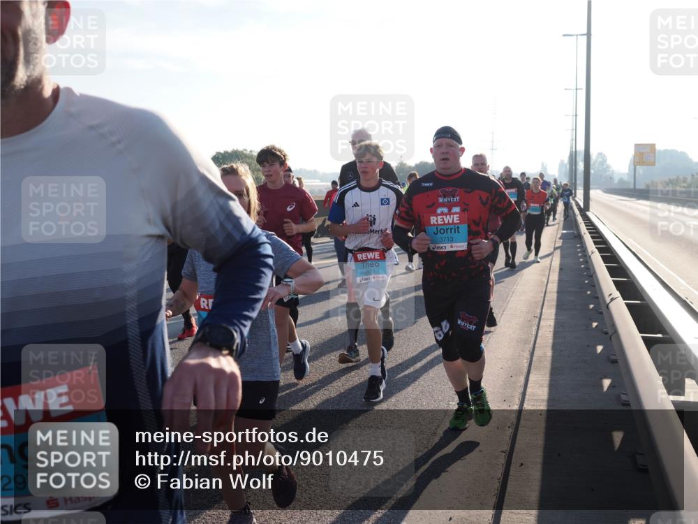 03.10.2025 - Köhlbrandbrückenlauf Fabian Wolf http://msf.ph/oto/9010475 03.10.2025 09:21:43 Position 3 2977, 3713, 2878 meine-sportfotos.de