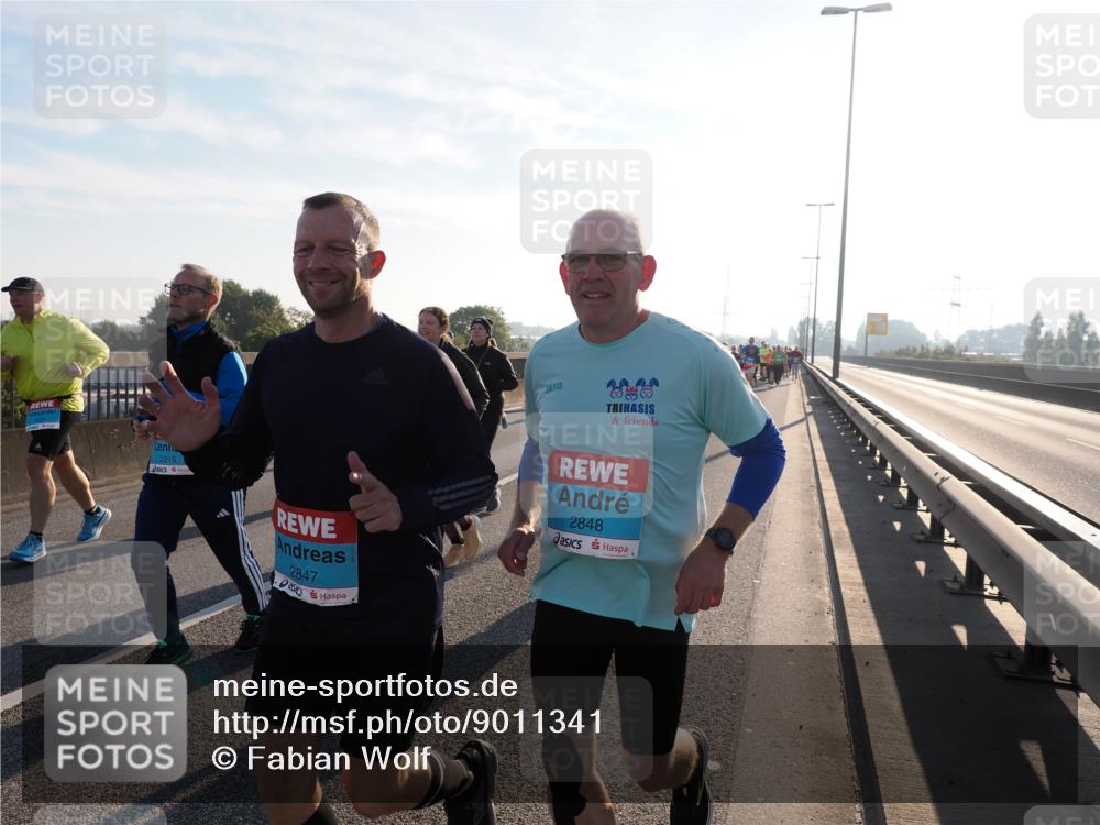 03.10.2025 - Köhlbrandbrückenlauf Fabian Wolf http://msf.ph/oto/9011341 03.10.2025 09:22:18 Position 3 2215, 2847, 2848 meine-sportfotos.de