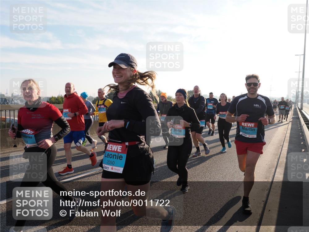 03.10.2025 - Köhlbrandbrückenlauf Fabian Wolf http://msf.ph/oto/9011722 03.10.2025 09:22:37 Position 3 204, 2050, 1051, 3151 meine-sportfotos.de