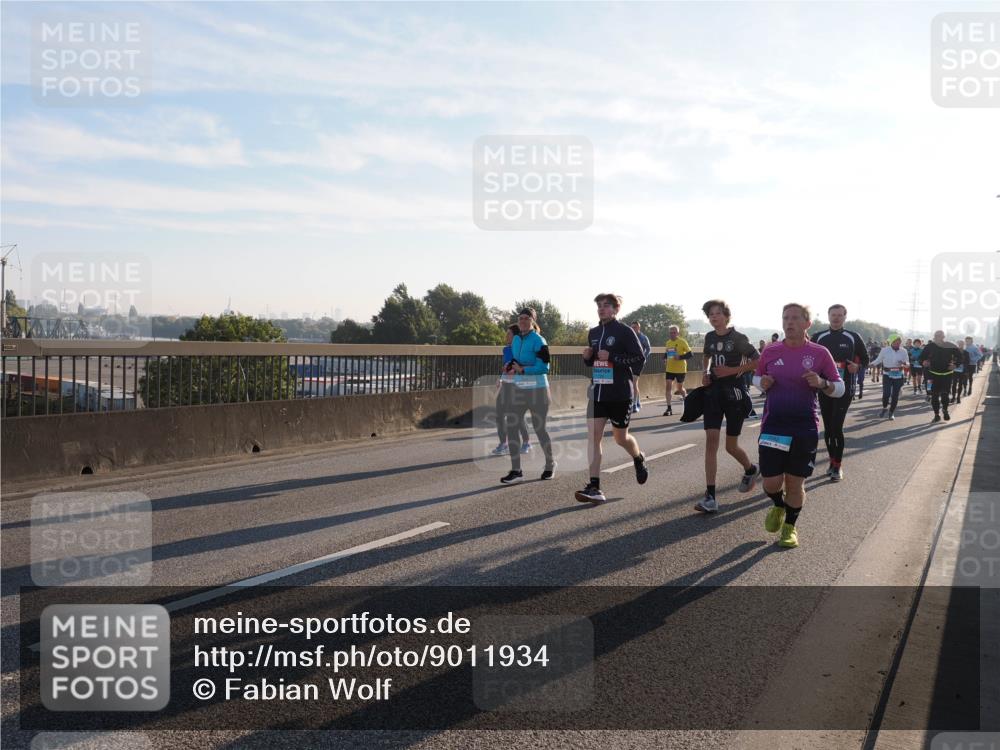 03.10.2025 - Köhlbrandbrückenlauf Fabian Wolf http://msf.ph/oto/9011934 03.10.2025 09:22:47 Position 3 4000 meine-sportfotos.de