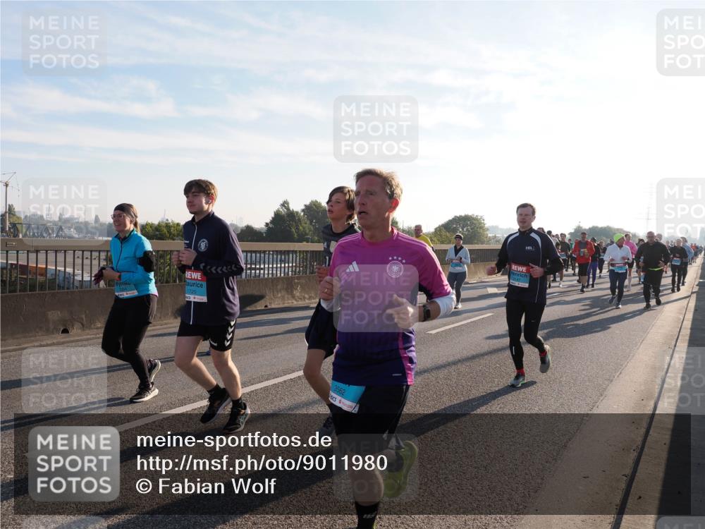 03.10.2025 - Köhlbrandbrückenlauf Fabian Wolf http://msf.ph/oto/9011980 03.10.2025 09:22:48 Position 3 2304, 1725, 3562 meine-sportfotos.de