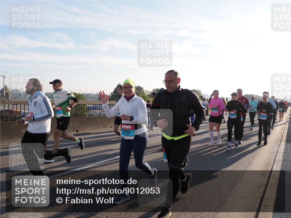 03.10.2025 - Köhlbrandbrückenlauf Fabian Wolf http://msf.ph/oto/9012053 03.10.2025 09:22:53 Position 3 4000, 10, 1847, 2435 meine-sportfotos.de