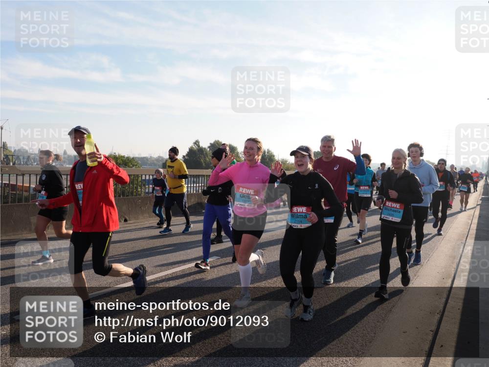 03.10.2025 - Köhlbrandbrückenlauf Fabian Wolf http://msf.ph/oto/9012093 03.10.2025 09:22:54 Position 3 1977, 2114, 2435 meine-sportfotos.de