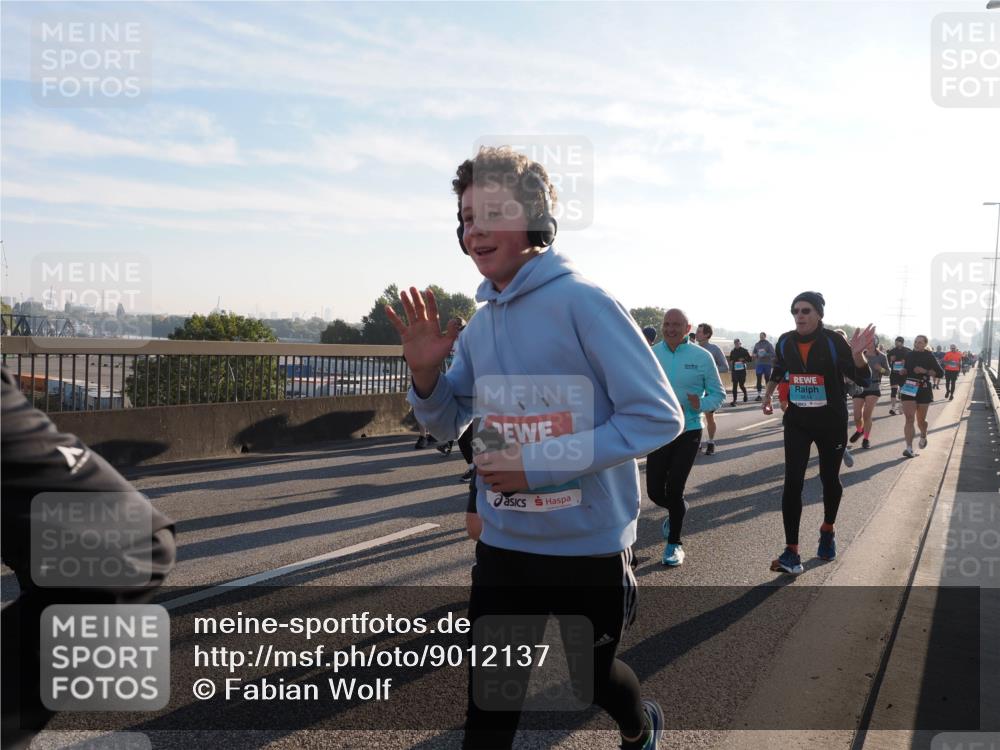03.10.2025 - Köhlbrandbrückenlauf Fabian Wolf http://msf.ph/oto/9012137 03.10.2025 09:22:56 Position 3 3116 meine-sportfotos.de