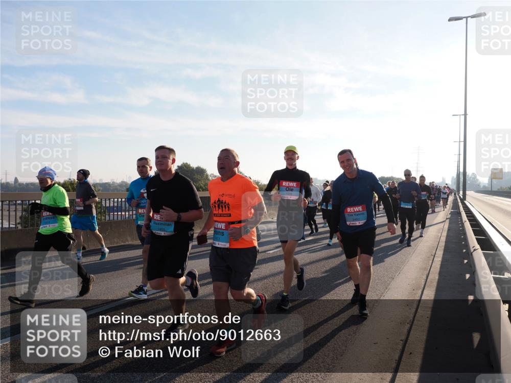 03.10.2025 - Köhlbrandbrückenlauf Fabian Wolf http://msf.ph/oto/9012663 03.10.2025 09:23:25 Position 3 1855, 1853, 1539, 2451 meine-sportfotos.de