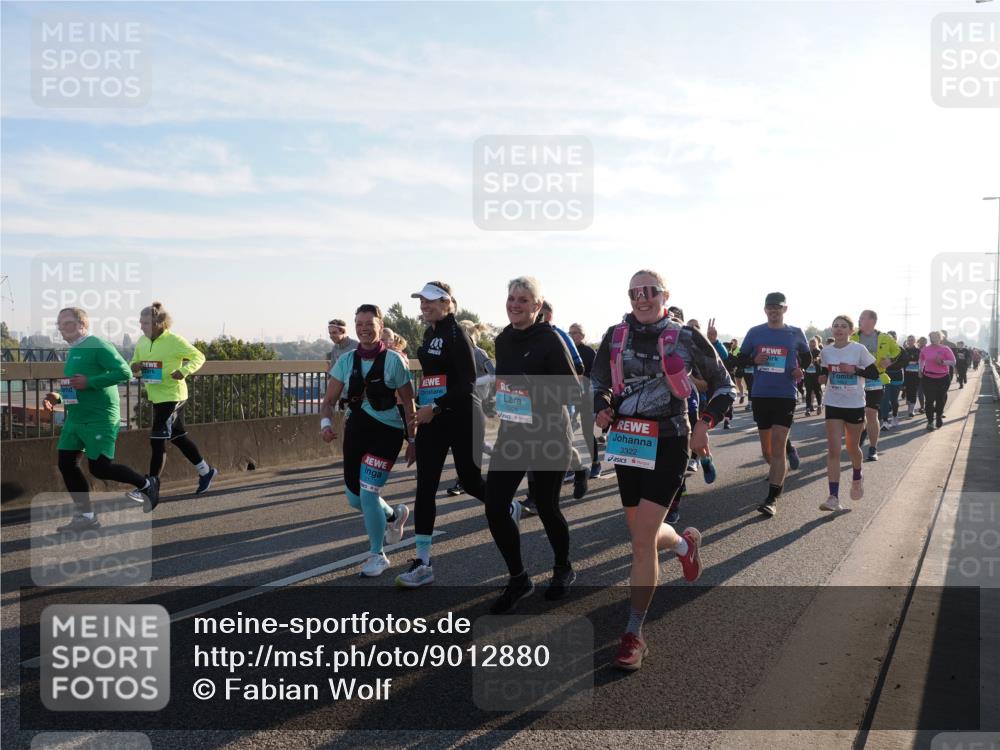 03.10.2025 - Köhlbrandbrückenlauf Fabian Wolf http://msf.ph/oto/9012880 03.10.2025 09:23:34 Position 3 3324, 3322 meine-sportfotos.de
