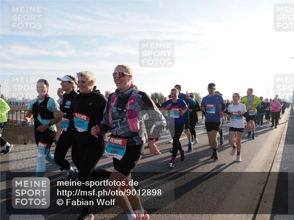 03.10.2025 - Köhlbrandbrückenlauf Fabian Wolf http://msf.ph/oto/9012898 03.10.2025 09:23:34 Position 3 2922, 3324, 3322, 3810 meine-sportfotos.de