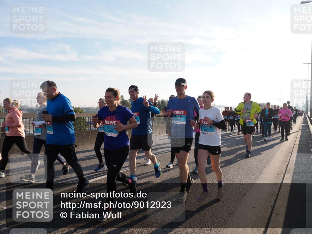 03.10.2025 - Köhlbrandbrückenlauf Fabian Wolf http://msf.ph/oto/9012923 03.10.2025 09:23:35 Position 3 3810, 1652, 1653 meine-sportfotos.de