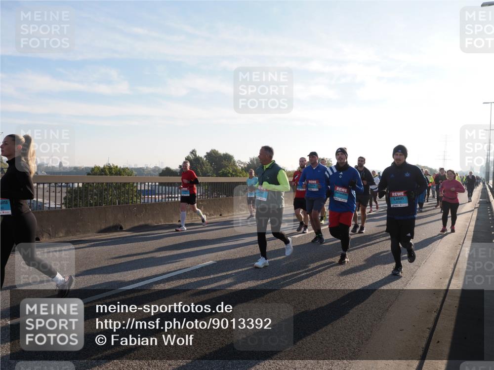 03.10.2025 - Köhlbrandbrückenlauf Fabian Wolf http://msf.ph/oto/9013392 03.10.2025 09:23:57 Position 3 49, 5, 3121, 3119 meine-sportfotos.de