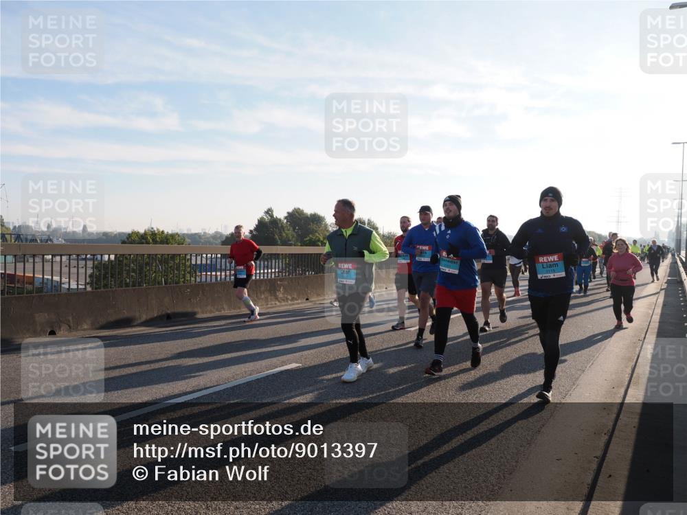 03.10.2025 - Köhlbrandbrückenlauf Fabian Wolf http://msf.ph/oto/9013397 03.10.2025 09:23:57 Position 3 3121, 3119 meine-sportfotos.de