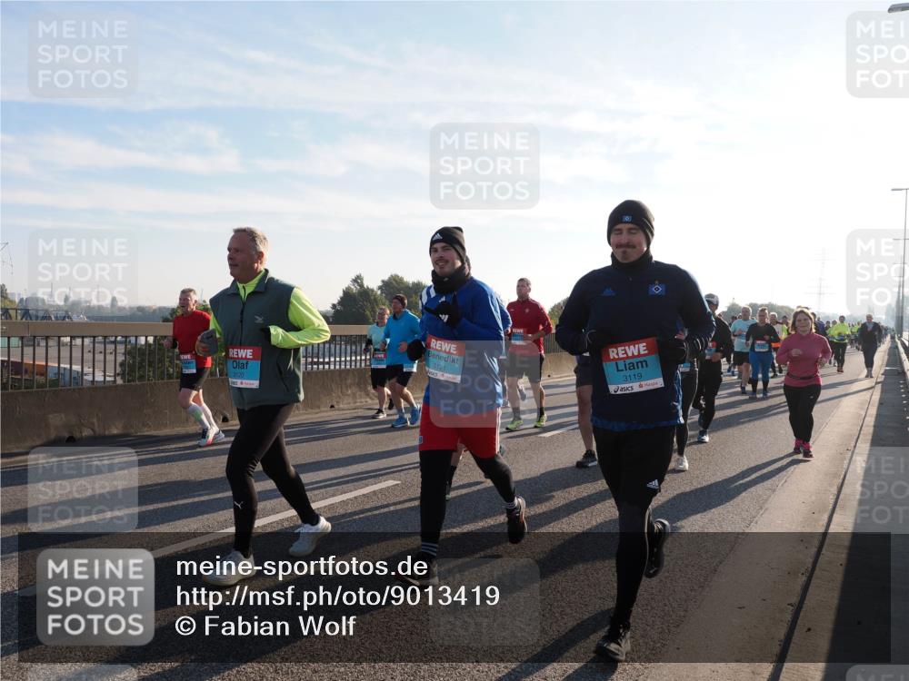 03.10.2025 - Köhlbrandbrückenlauf Fabian Wolf http://msf.ph/oto/9013419 03.10.2025 09:23:58 Position 3 3120, 3121, 3119 meine-sportfotos.de