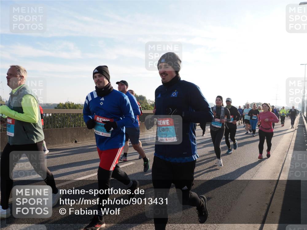 03.10.2025 - Köhlbrandbrückenlauf Fabian Wolf http://msf.ph/oto/9013431 03.10.2025 09:23:58 Position 3 3121, 3119 meine-sportfotos.de