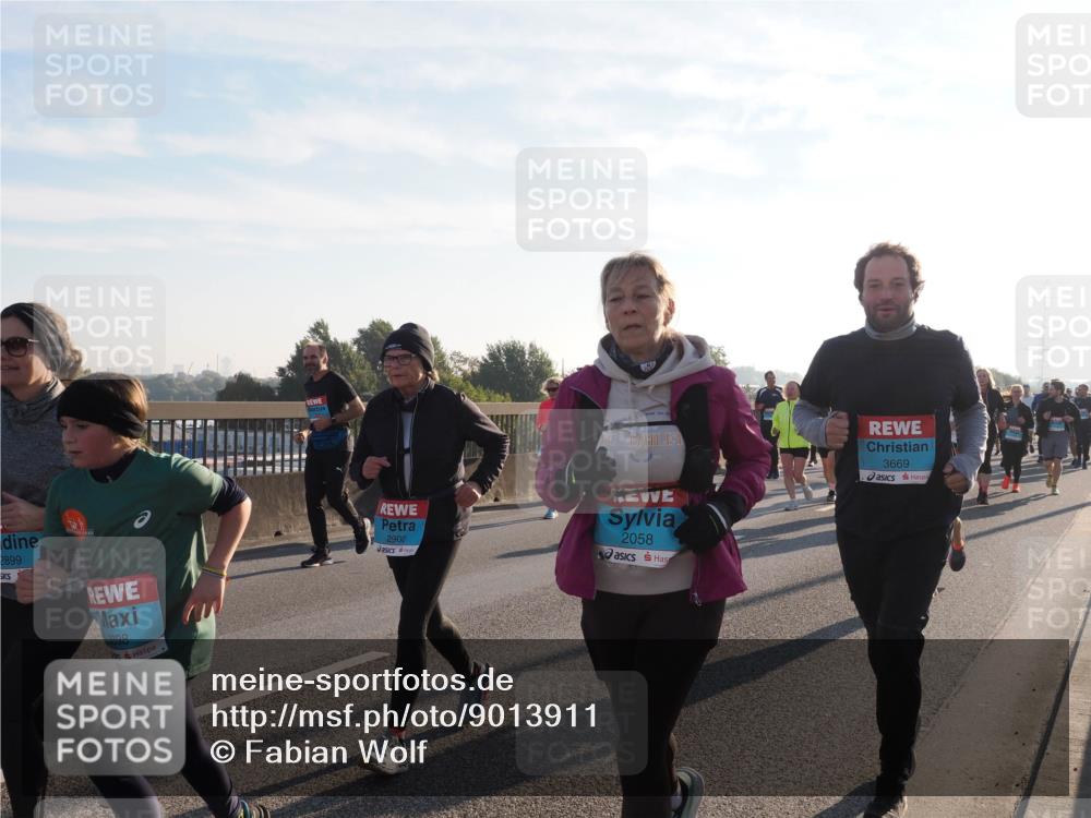 03.10.2025 - Köhlbrandbrückenlauf Fabian Wolf http://msf.ph/oto/9013911 03.10.2025 09:24:19 Position 3 2899, 2898, 2900, 2058, 3669 meine-sportfotos.de