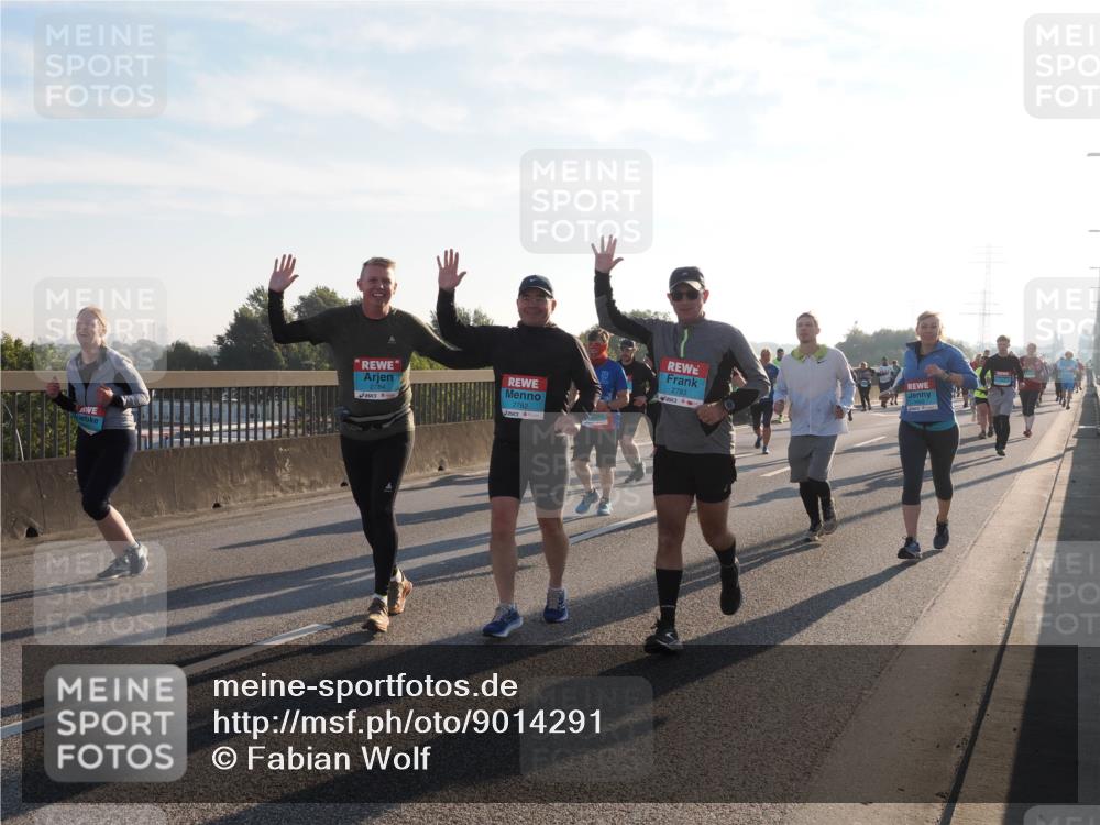 03.10.2025 - Köhlbrandbrückenlauf Fabian Wolf http://msf.ph/oto/9014291 03.10.2025 09:24:33 Position 3 2784, 2782, 2783 meine-sportfotos.de