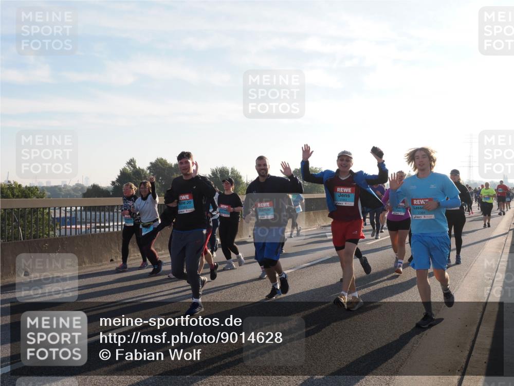 03.10.2025 - Köhlbrandbrückenlauf Fabian Wolf http://msf.ph/oto/9014628 03.10.2025 09:24:47 Position 3 2383, 2382, 2384 meine-sportfotos.de
