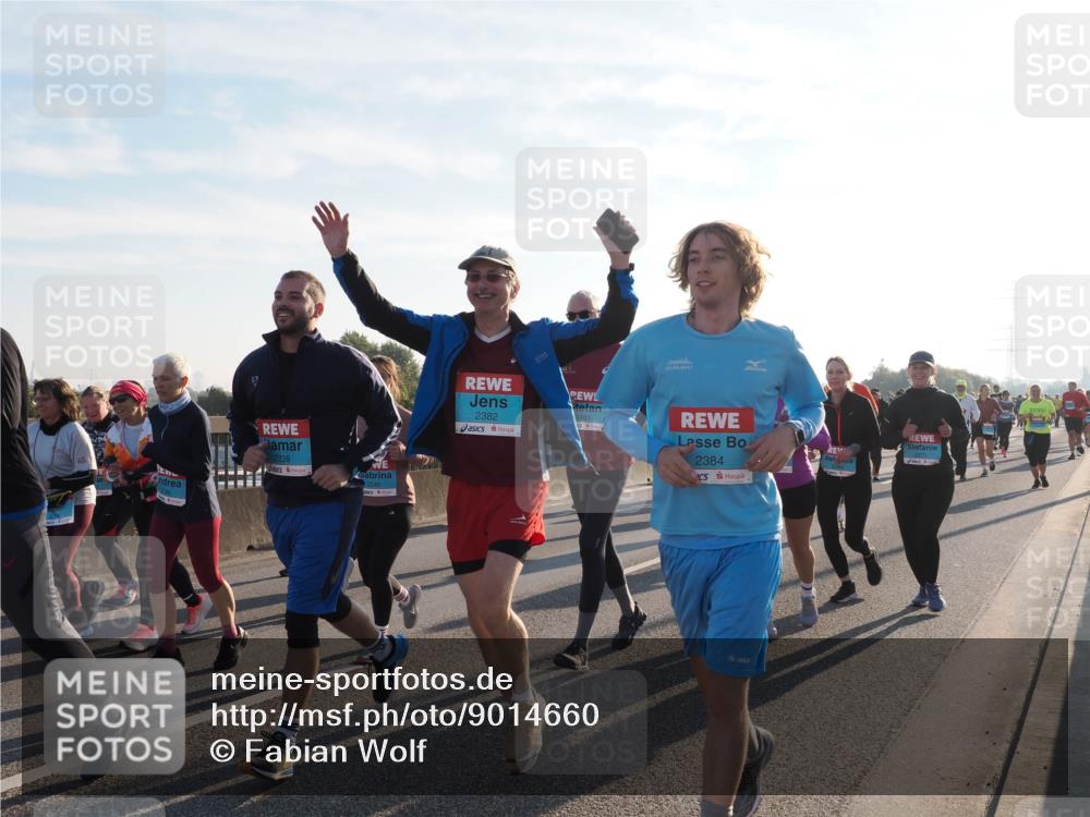03.10.2025 - Köhlbrandbrückenlauf Fabian Wolf http://msf.ph/oto/9014660 03.10.2025 09:24:48 Position 3 2239, 2382, 1483, 2384 meine-sportfotos.de