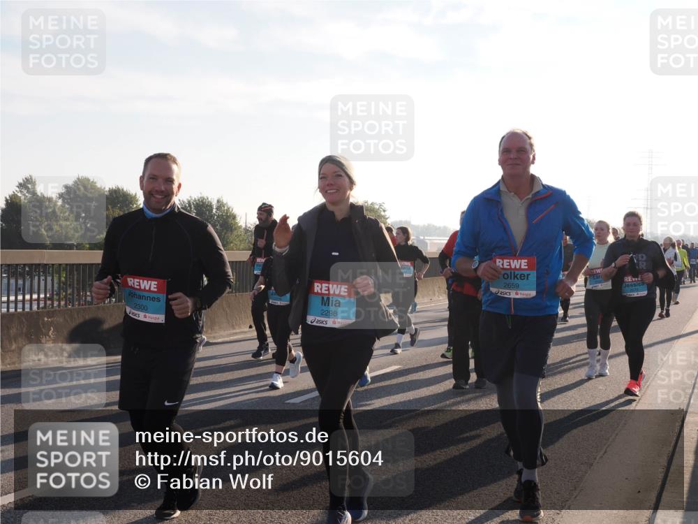 03.10.2025 - Köhlbrandbrückenlauf Fabian Wolf http://msf.ph/oto/9015604 03.10.2025 09:25:24 Position 3 2300, 2298, 2659 meine-sportfotos.de