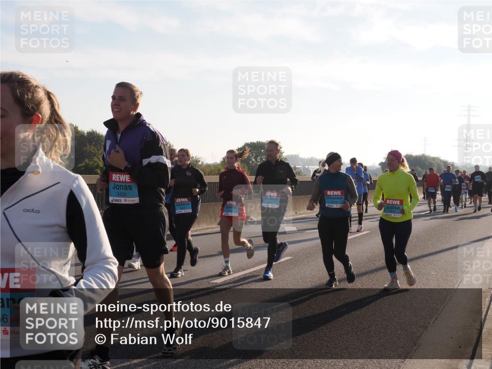 03.10.2025 - Köhlbrandbrückenlauf Fabian Wolf http://msf.ph/oto/9015847 03.10.2025 09:25:32 Position 3 6, 3430, 2213 meine-sportfotos.de