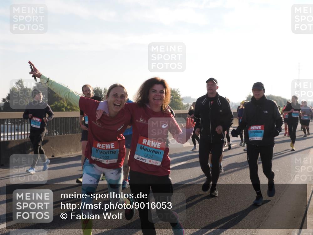 03.10.2025 - Köhlbrandbrückenlauf Fabian Wolf http://msf.ph/oto/9016053 03.10.2025 09:25:44 Position 3 2533, 2554, 2406 meine-sportfotos.de