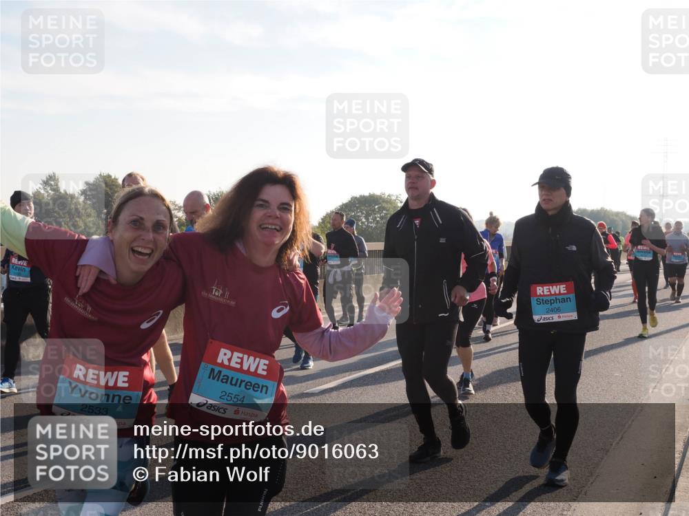 03.10.2025 - Köhlbrandbrückenlauf Fabian Wolf http://msf.ph/oto/9016063 03.10.2025 09:25:45 Position 3 2533, 2554, 2406 meine-sportfotos.de