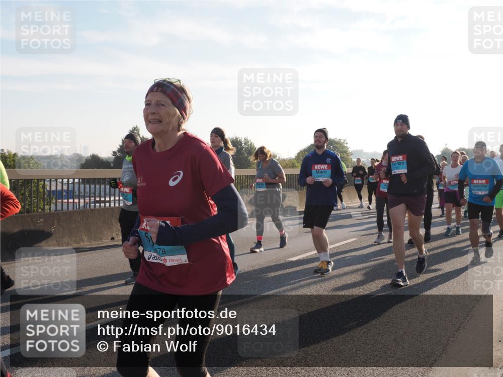 03.10.2025 - Köhlbrandbrückenlauf Fabian Wolf http://msf.ph/oto/9016434 03.10.2025 09:26:02 Position 3 478, 2371, 2351 meine-sportfotos.de