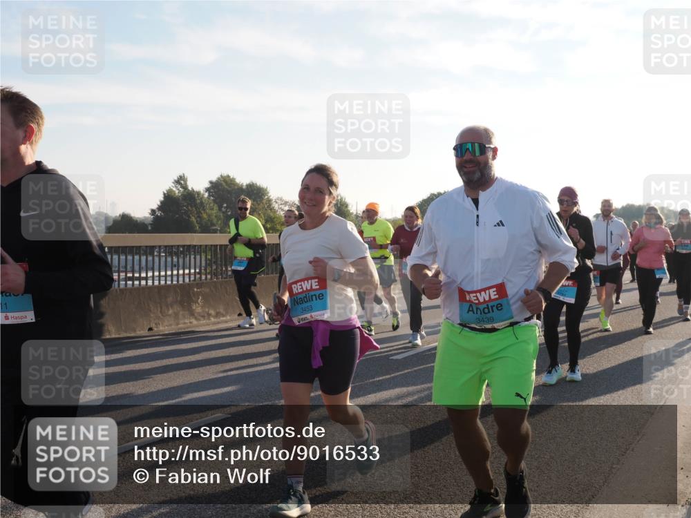 03.10.2025 - Köhlbrandbrückenlauf Fabian Wolf http://msf.ph/oto/9016533 03.10.2025 09:26:06 Position 3 11, 3453, 3439 meine-sportfotos.de