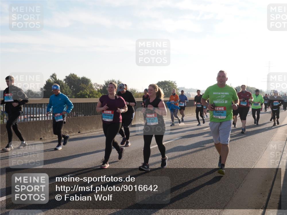 03.10.2025 - Köhlbrandbrückenlauf Fabian Wolf http://msf.ph/oto/9016642 03.10.2025 09:26:13 Position 3 2438, 2434, 3588 meine-sportfotos.de