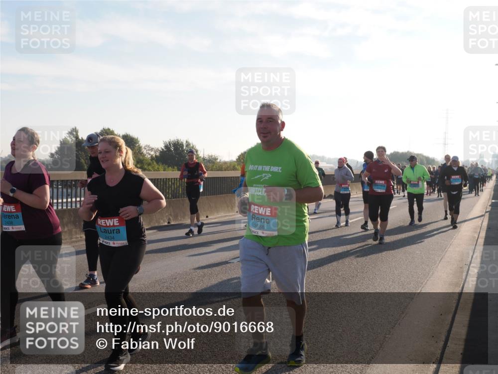 03.10.2025 - Köhlbrandbrückenlauf Fabian Wolf http://msf.ph/oto/9016668 03.10.2025 09:26:14 Position 3 2438, 2434, 3588 meine-sportfotos.de