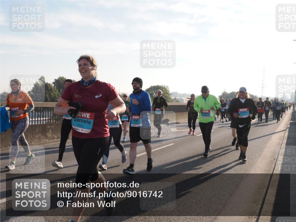 03.10.2025 - Köhlbrandbrückenlauf Fabian Wolf http://msf.ph/oto/9016742 03.10.2025 09:26:17 Position 3 2332, 3442, 3441 meine-sportfotos.de