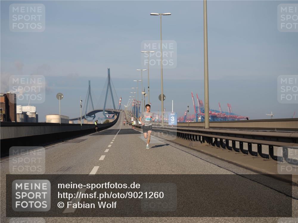 03.10.2025 - Köhlbrandbrückenlauf Fabian Wolf http://msf.ph/oto/9021260 03.10.2025 09:34:38 Position 3 3 meine-sportfotos.de