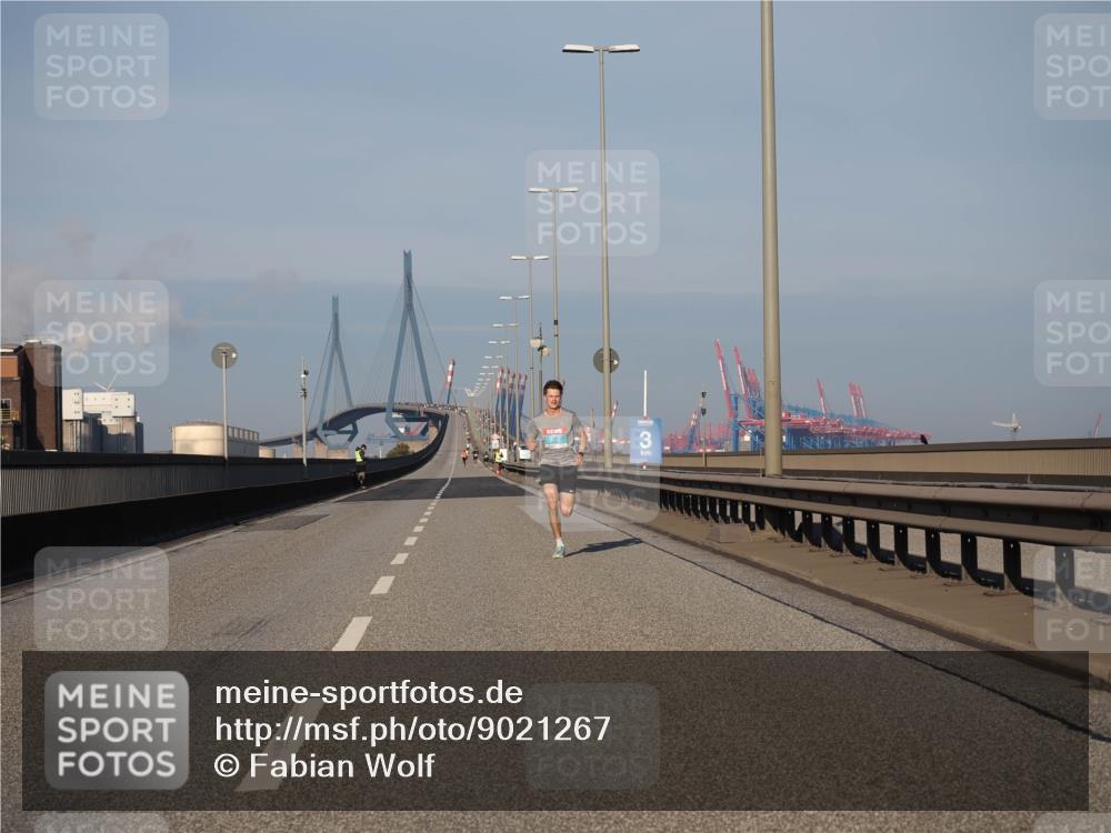 03.10.2025 - Köhlbrandbrückenlauf Fabian Wolf http://msf.ph/oto/9021267 03.10.2025 09:34:38 Position 3  meine-sportfotos.de