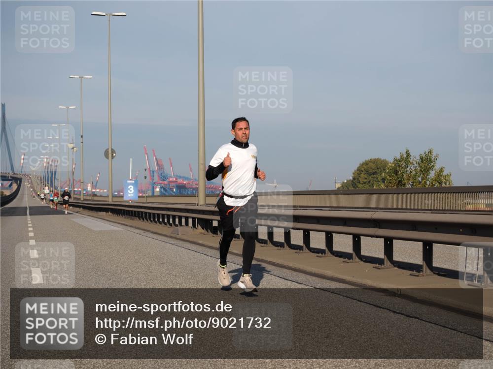 03.10.2025 - Köhlbrandbrückenlauf Fabian Wolf http://msf.ph/oto/9021732 03.10.2025 09:36:17 Position 3 3 meine-sportfotos.de