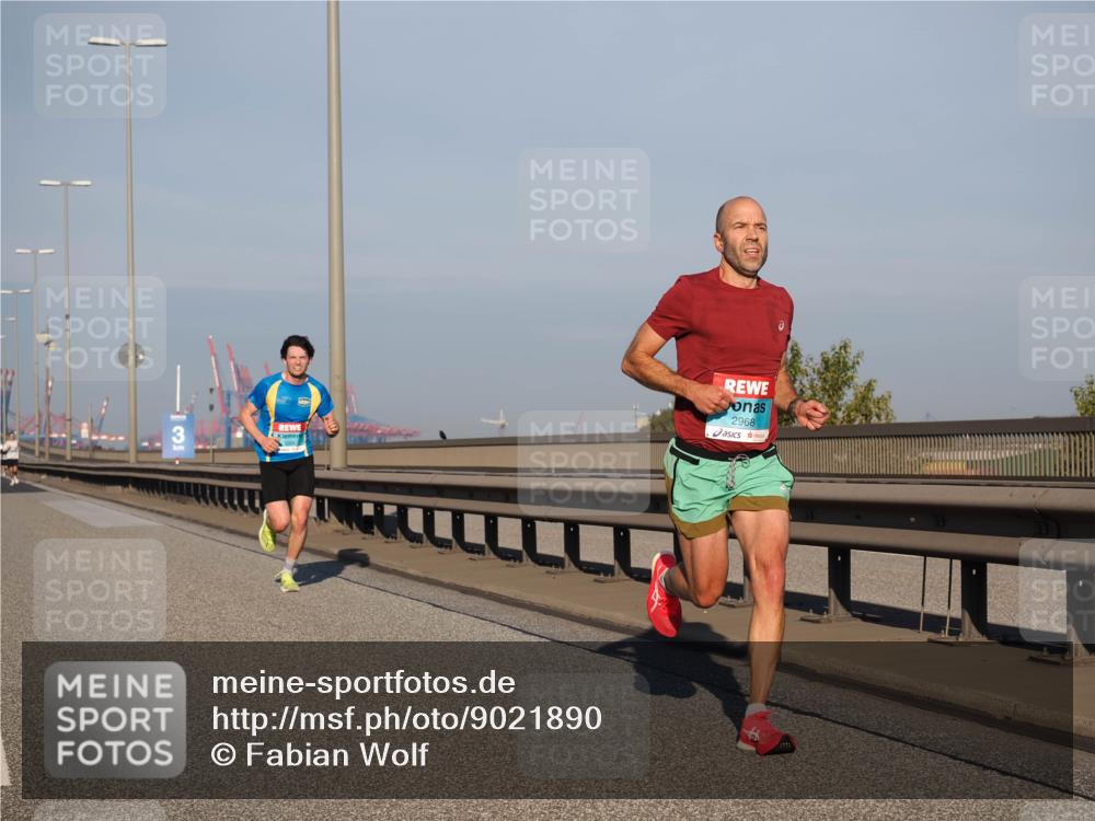 03.10.2025 - Köhlbrandbrückenlauf Fabian Wolf http://msf.ph/oto/9021890 03.10.2025 09:36:39 Position 3 3, 2968 meine-sportfotos.de