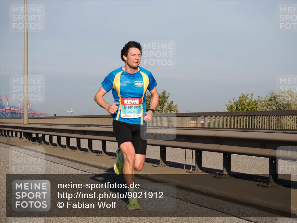 03.10.2025 - Köhlbrandbrückenlauf Fabian Wolf http://msf.ph/oto/9021912 03.10.2025 09:36:42 Position 3 3304 meine-sportfotos.de