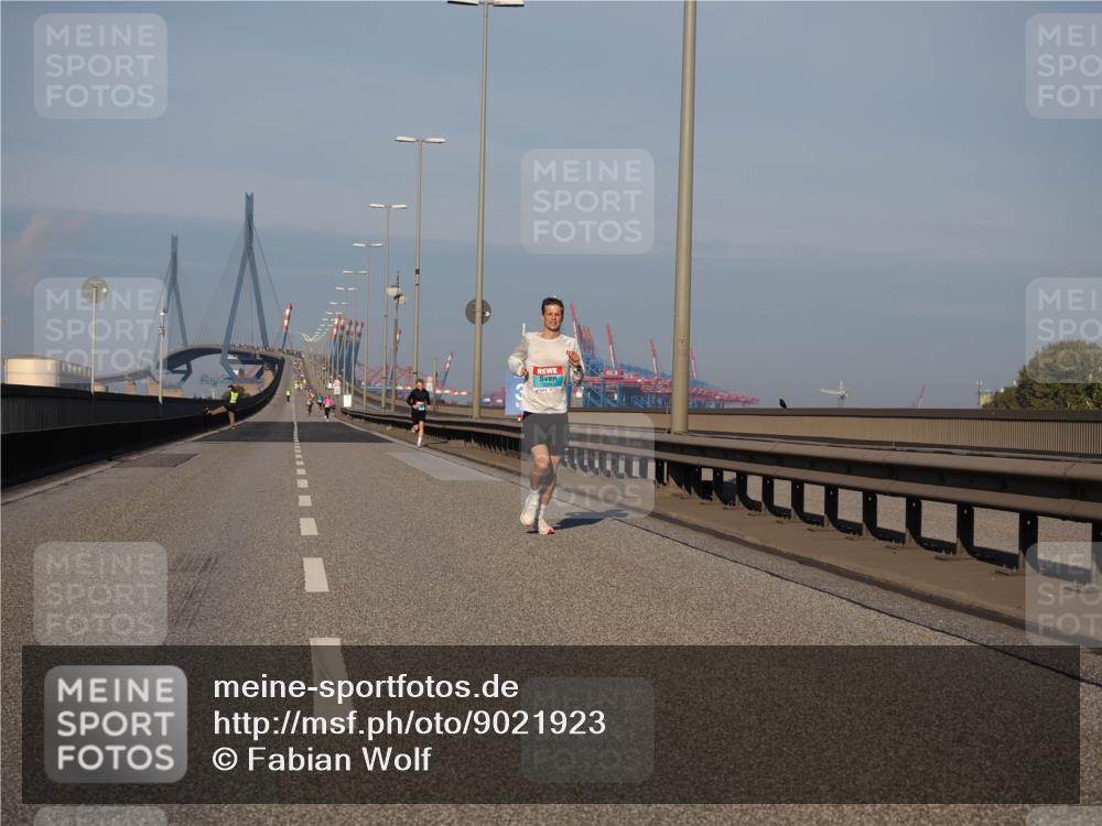 03.10.2025 - Köhlbrandbrückenlauf Fabian Wolf http://msf.ph/oto/9021923 03.10.2025 09:36:55 Position 3  meine-sportfotos.de